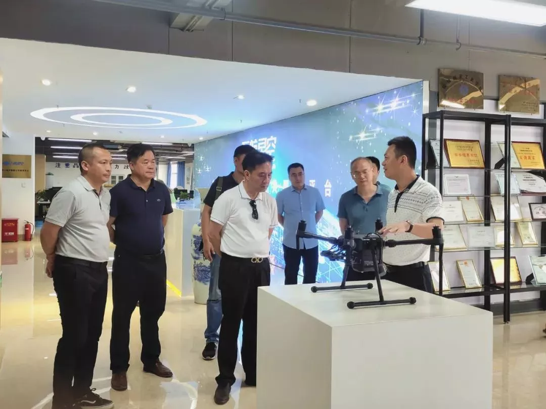 桂林市政协副主席郑毅一行莅临万航星空调研